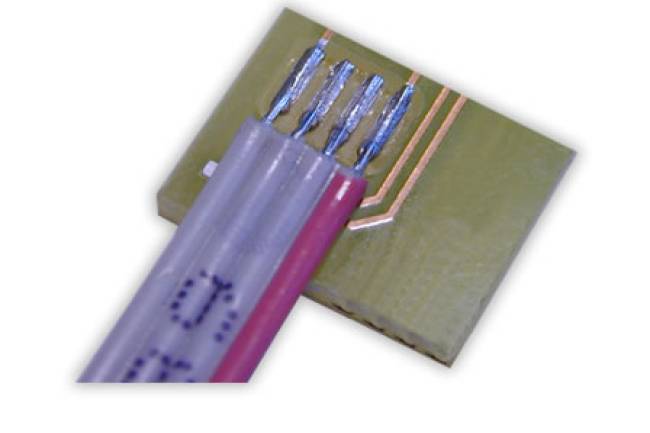 Lötung von Flachbandkabeln auf Leiterplatten.