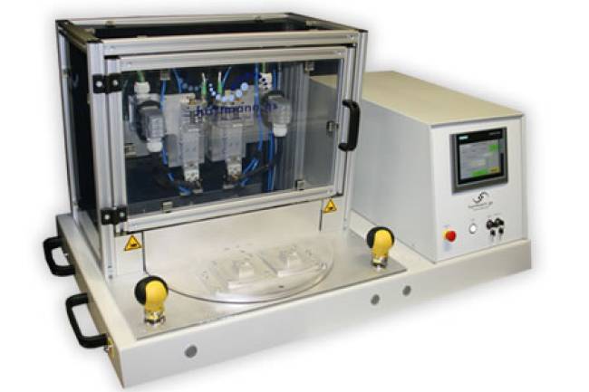 Heißverstemmsystem der XXL Baureihe mit Drehteller.