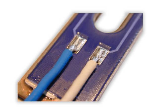 Optimierte Bügellötung von Einzellitzen auf metallischen Trägern mittels profiliertem Lötbügel in der Dickschicht-Technologie.