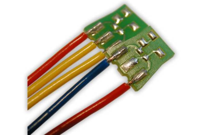 Optimierung der Lötverbindung von Einzellitzen auf Leiterplatten durch den Einsatz profilierter Lötbügel.