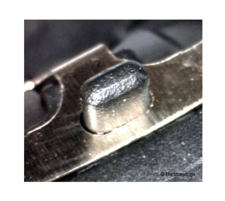 Heißverstemmen Anwendungen Blech-Stanzteil wird in seiner Position fixiert