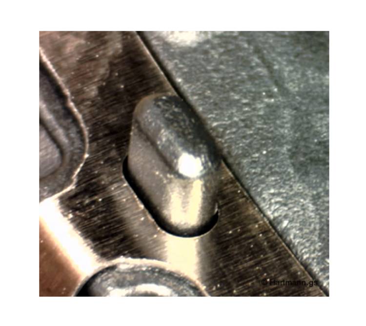 Heißverstemmen Anwendungen Blech-Stanzteil wird in seiner Position fixiert