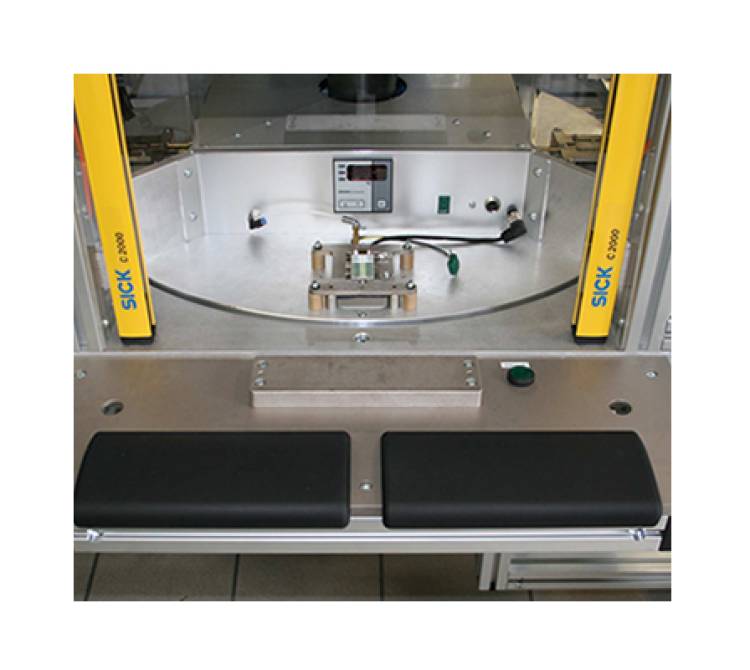 Kundenspezifisches Handlings und Bügellötsystem mit einem 4-fach Drehteller