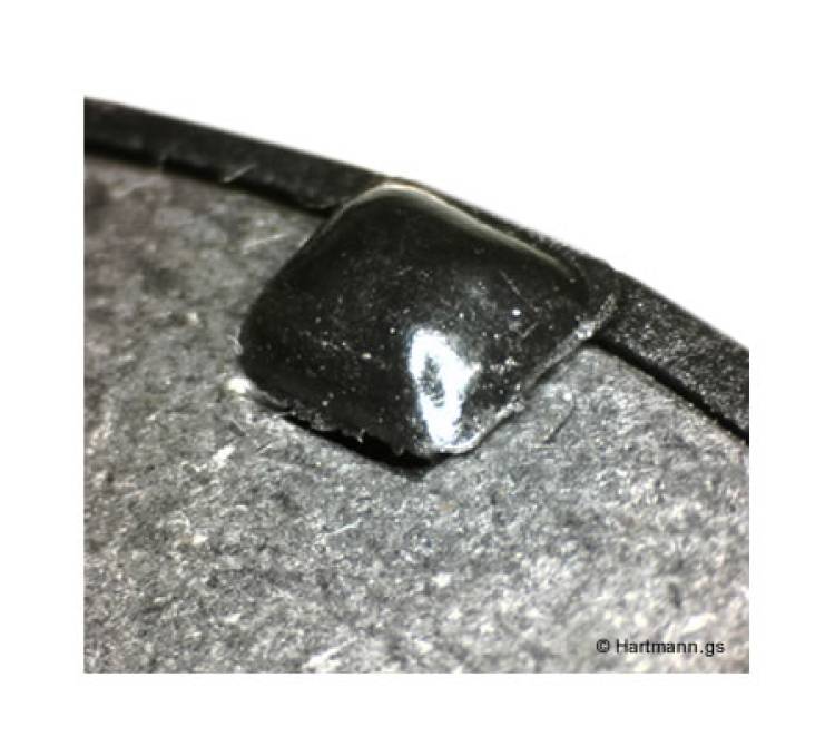 Heißverstemmen von Blech-Stanzteilen mit POM: Ein Verfahren zur dauerhaften Fixierung.